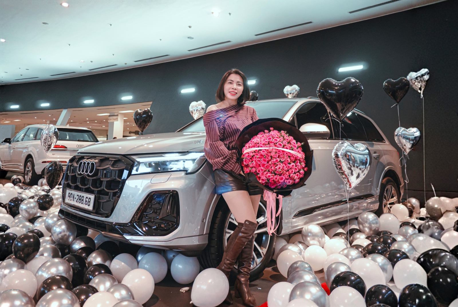 Audi Hà Nội trân trọng gửi lời tri ân sâu sắc nhất đến Quý khách hàng vì đã tin tưởng và chọn Audi Q7 