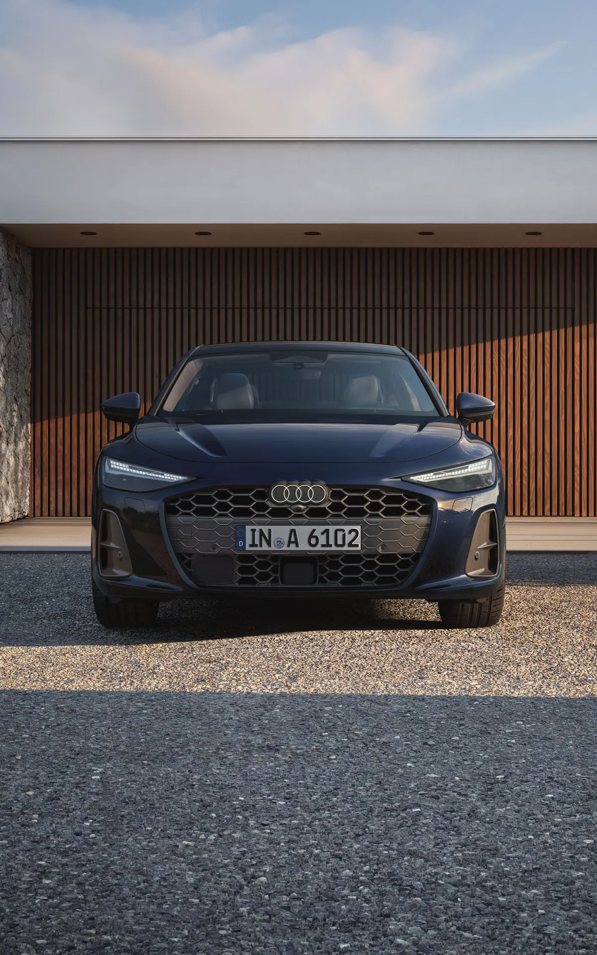 Kiến trúc phần đuôi xe rộng, đầy hiện đại được tạo điểm nhấn bằng cụm đèn hậu tách biệt và dải đèn LED nối liền đầy phong cách.